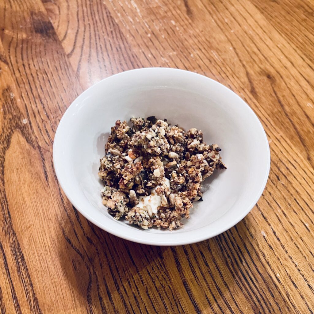Picture of low-carb granola in bowl